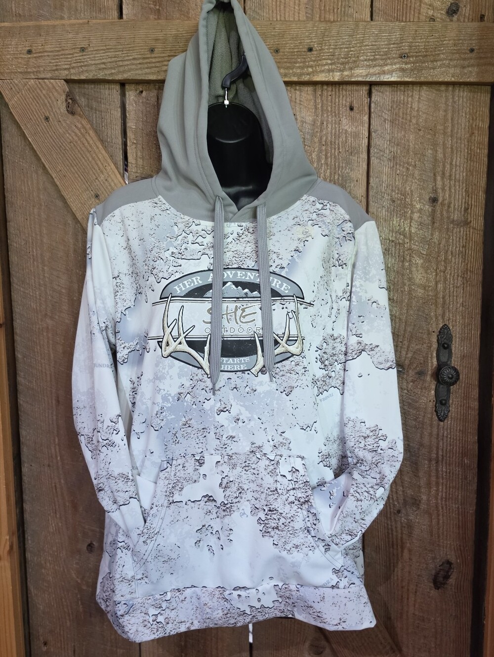 SHE Outdoor Women's Large Tundra Camo Pullover Hoodie Gray and White Camoflauge